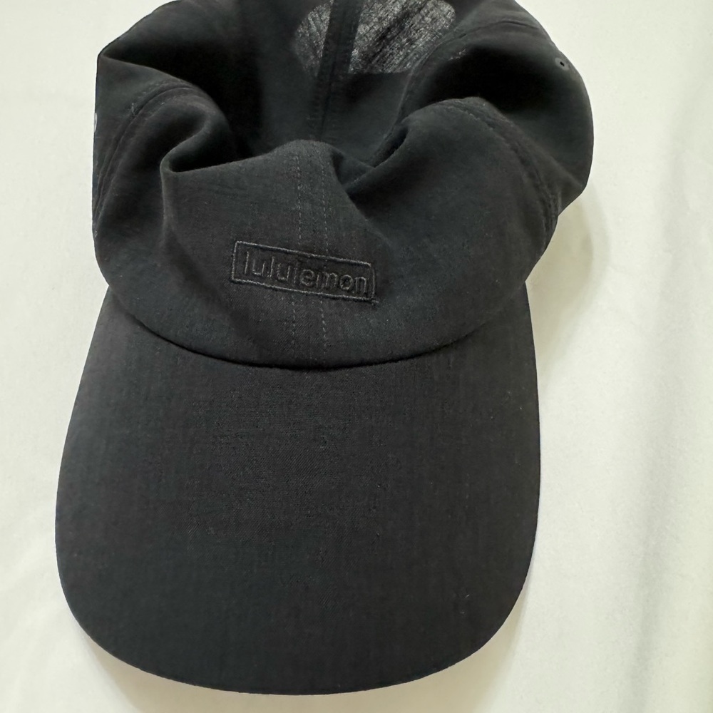 Lululemon breathing hat! Lightweight! Black cool simple